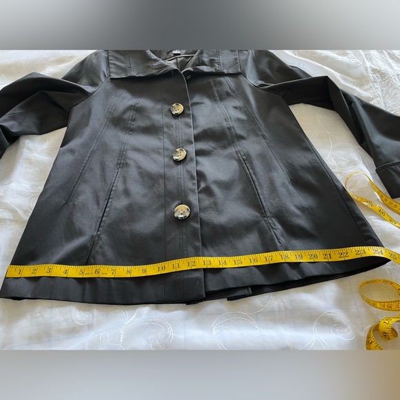 Gallery Womens Snall Black Hooded Button Down RainCoat - Picture 5 of 16